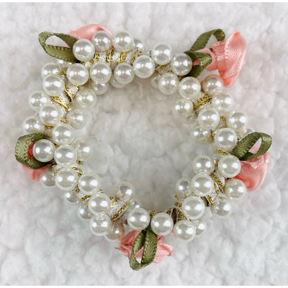 (NWOT) 3-Piece Pearl and Flower Hair Tie Set - Picture 7 of 13